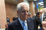 <p>Il governo Monti, in carica dal 16 novembre 2011 al 27 aprile 2013, ha fatto il lavoro più ‘grosso’: è partito da un valore altissimo (519 punti), scendendo a 288. Ma nel mezzo c’è stato sostanzialmente il fallimento della Grecia, il momento peggiore del governo di Monti. (Foto LaPresse – Claudio Furlan) </p>