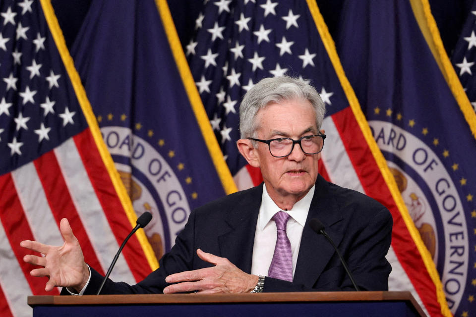 Il presidente della Federal Reserve Jerome Powell tiene una conferenza stampa dopo una riunione di due giorni del Federal Open Market Committee a Washington, Stati Uniti, 18 settembre 2024. REUTERS/Tom Brenner