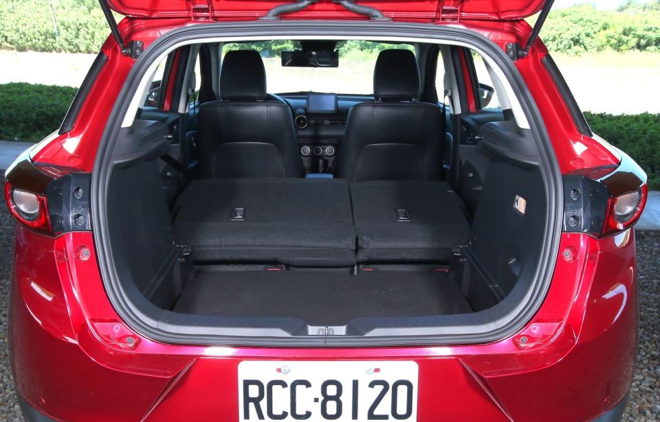 20S Proactive Touring車型在標準狀況下的行李廂容積為300公升，後座放倒後可擴增至1200公升。