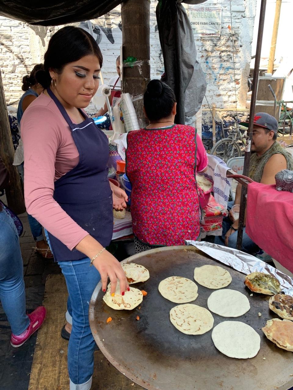 <h1 class="title">Street food in Mexico City</h1><cite class="credit">Photo: Humberto Leon</cite>