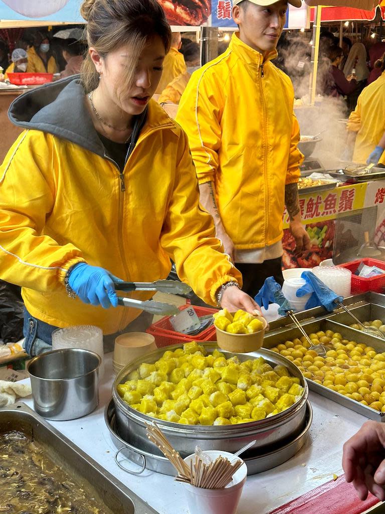 新年好去處2024｜全港15區年宵花市開鑼！維園年宵乾貨回歸、各地小食香蕉煎餅＋地瓜球 花市攤檔地點/前往方法一覽