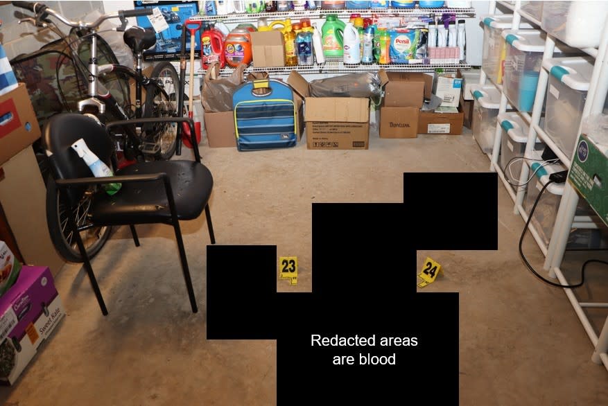 地下室地毯上有大片血跡，警方公布照片時已將血跡遮蔽。翻攝臉書Gwinnett County Police