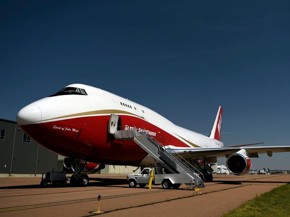 Boeing 747 Global Supertanker firefighting plane