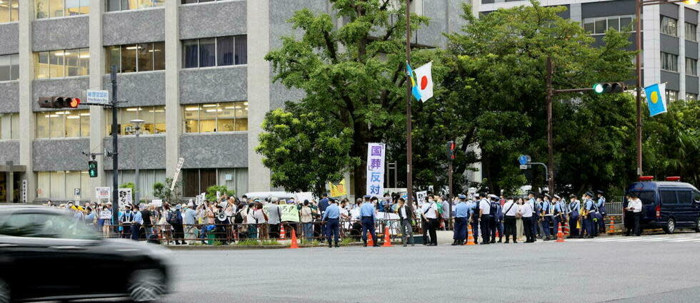 L'organisation prochaine de funérailles nationales en l'hommage de Shinzo Abe divise la société nipponne.  - Credit:RYO AOKI / Yomiuri / The Yomiuri Shimbun via AFP