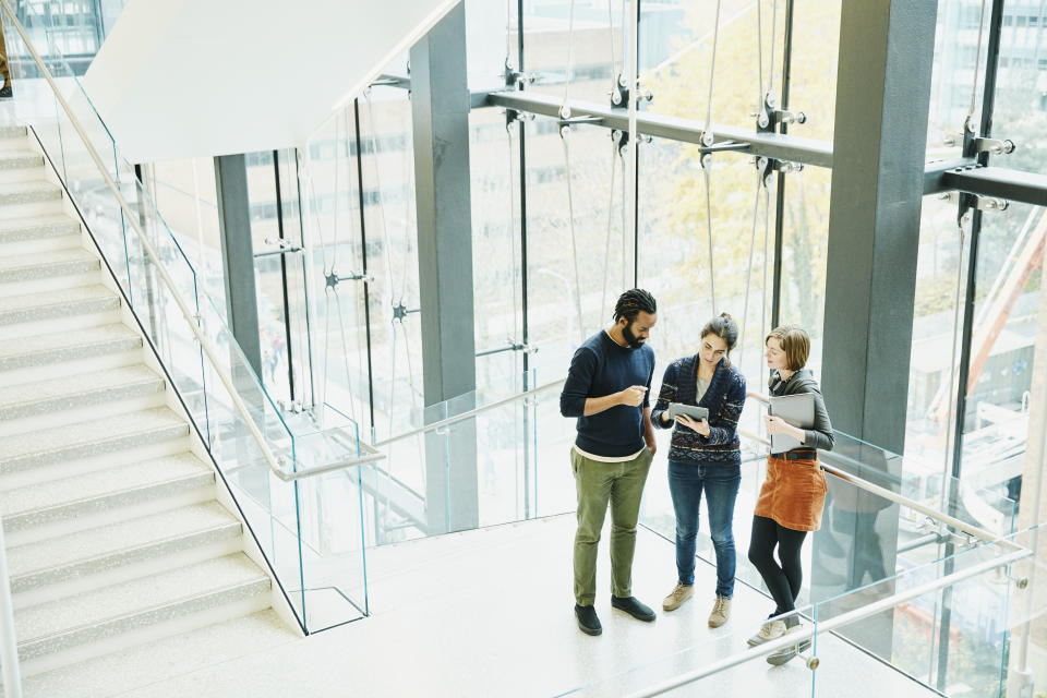 El argumento de que los encuentros fortuitos en la oficina fomentan la innovación ha sido utilizado y todavía se sigue utilizando como excusa para obligar a los trabajadores a ir a los centros de trabajo. Foto: Getty Images. 