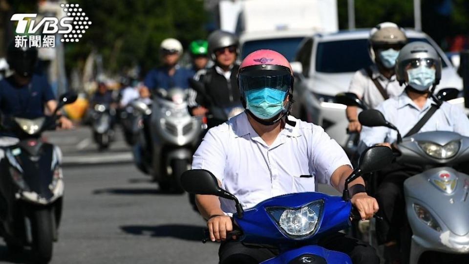 民眾關心口罩令何時解除。（示意圖／shutterstock 達志影像）