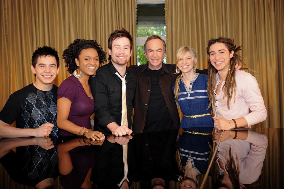 Music legend Neil Diamond mentors the Final 5 on American Idol.