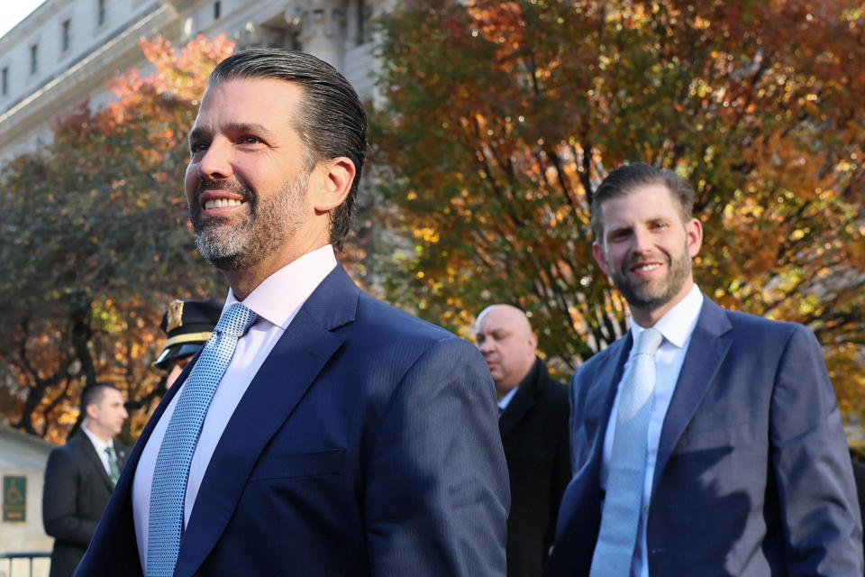 Donald Jr. und Eric Trump wiesen vor Gericht jegliche Vorwürfe zurück (BIld: REUTERS/Brendan McDermid)