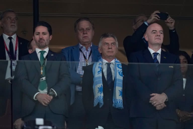 Infantino con Mauricio Macri, en el partido entre la Argentina y México; una mueca que se repite en cada cancha