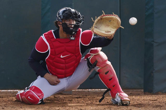 Why are MLB catchers dropping to one knee instead of squatting? - Quora