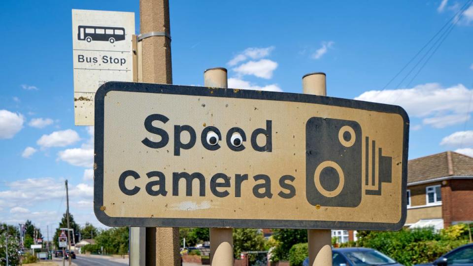 Googly Eyes on a Speed Warning Sign (Funny road signs )