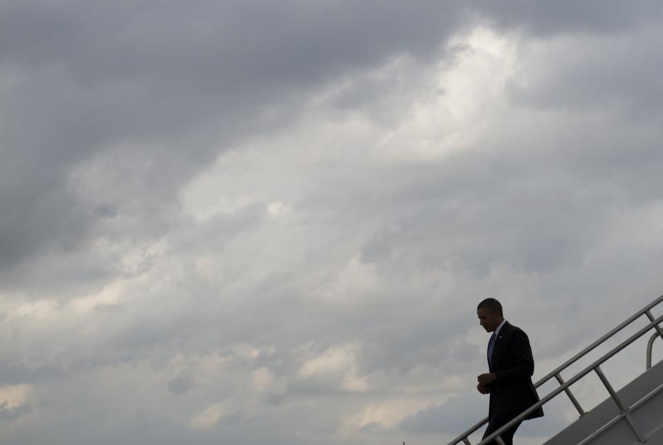 La BlackBerry del Presidente no funciona mientras está en el vuelo, pero el avión presidencial dispone de otros teléfonos convencionales que le permiten al mandatario hacer llamadas a cualquier lugar del mundo.