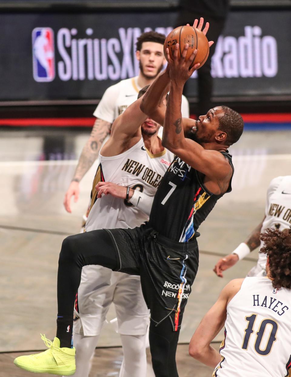 Brooklyn Nets forward Kevin Durant (7) drives to the basket against the New Orleans Pelicans.