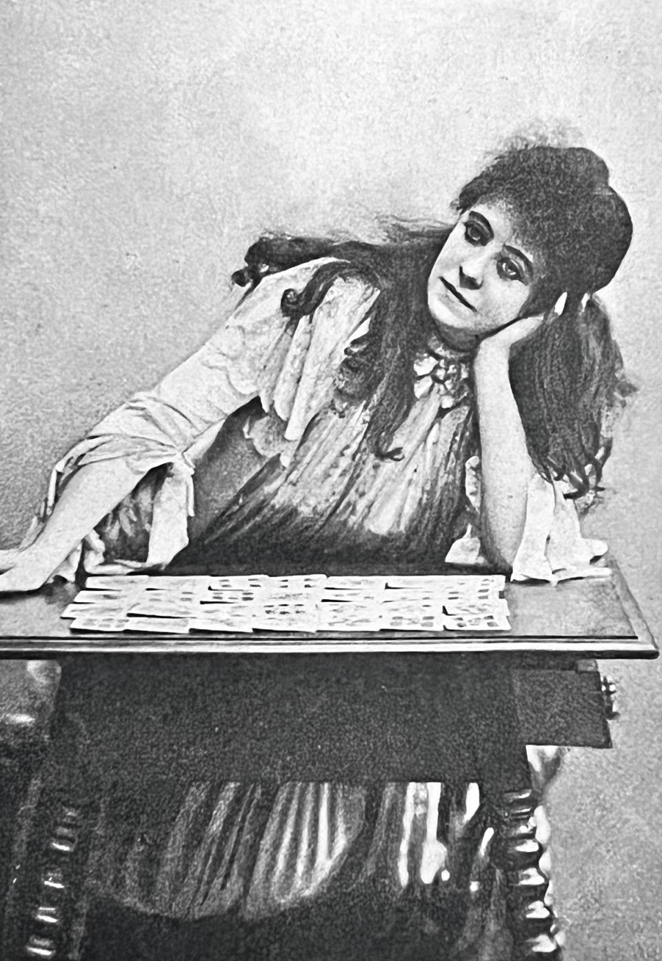 A 19th-century fortune teller with her deck of tarot cards (iStock)