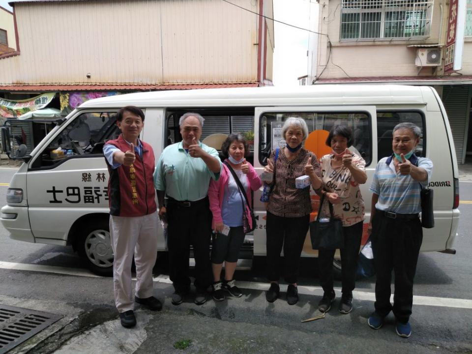 杉林區幸福巴士通車營運逾半年，受到當地鄉親的肯定。（記者王正平翻攝）