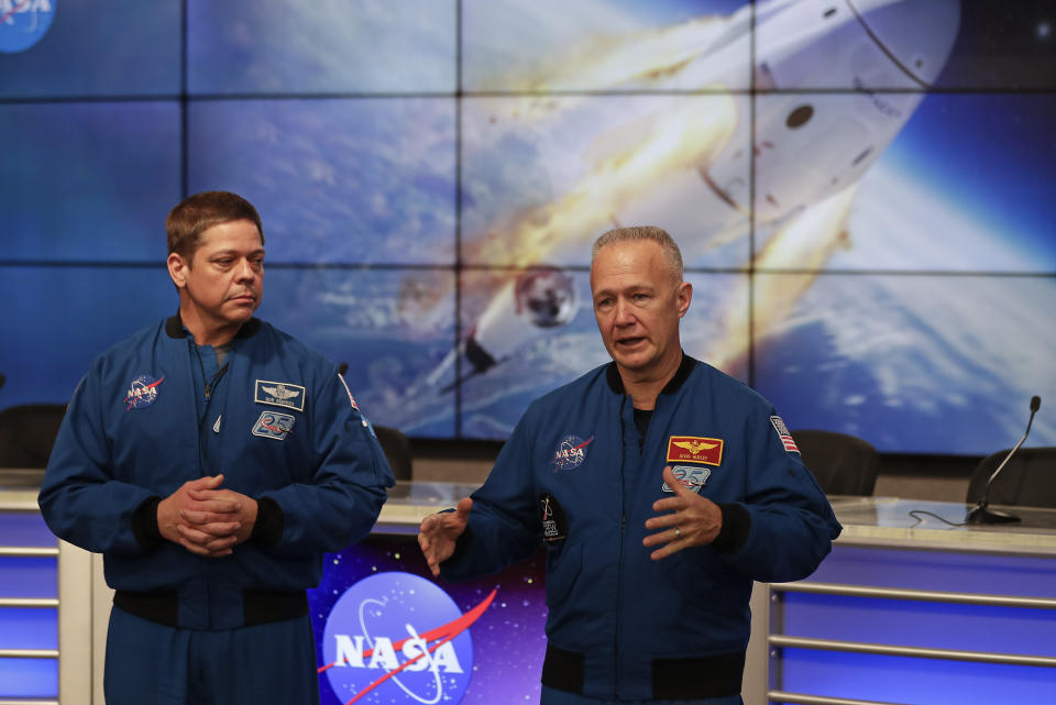 Los astronautas de la NASA Bob Behnken y Doug Hurley viajarán al espacio en la misión inaugural de la nave Dragon Crew de SpaceX (AP Photo/John Raoux)