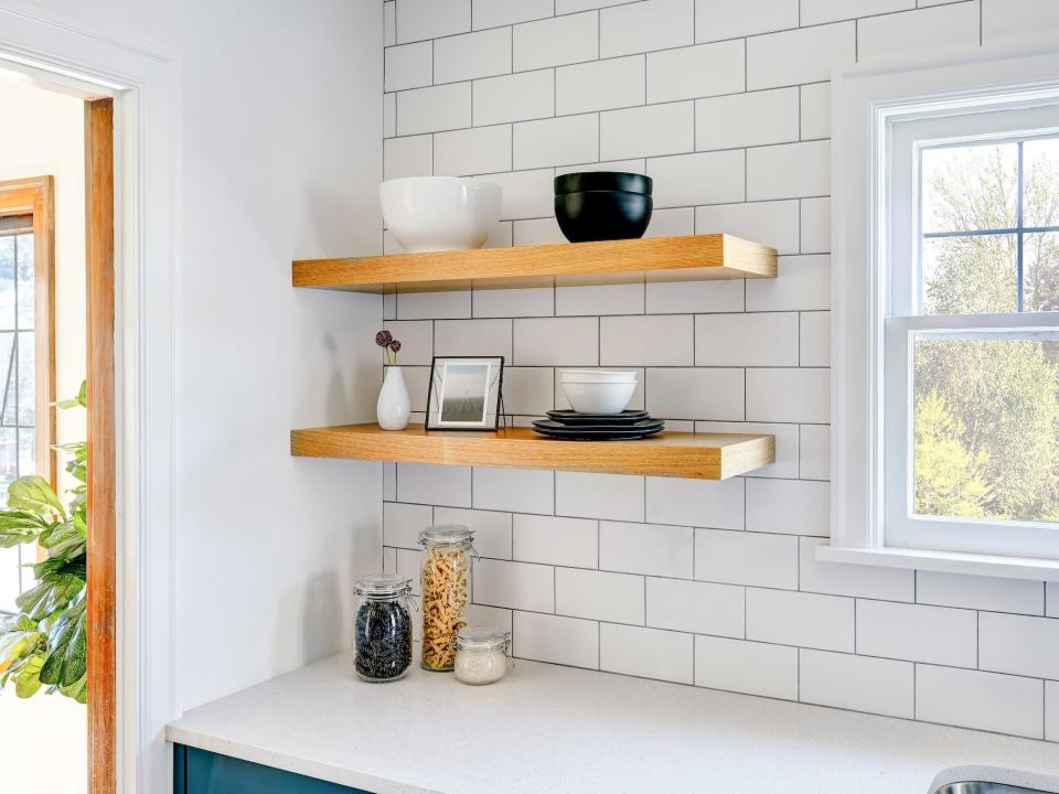 A kitchen with open shelving