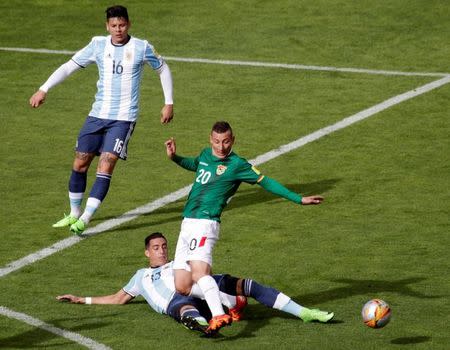 Football Soccer - Bolivia v Argentina - World Cup 2018 Qualifiers - Hernando Siles stadium, La Paz, Bolivia 28/3/17. Bolivia's Pablo Escobar in action against Argentina's Ramiro Funes Mori and Marcos Rojo Juan Carlos Arce in action. REUTERS/Manuel Claure