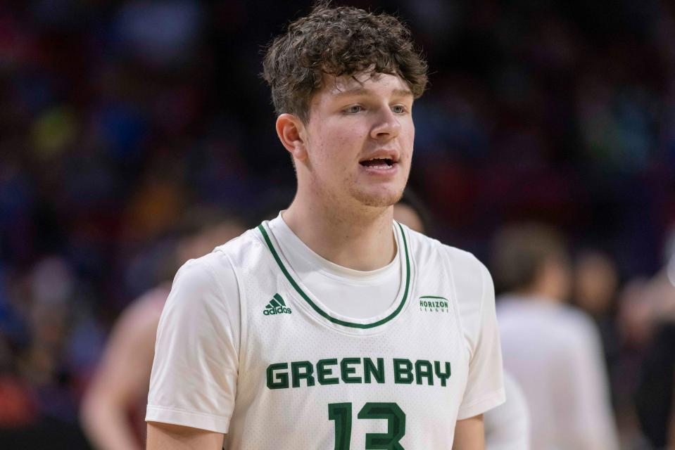 Former Denmark star Donavan Short is leaving the University of Wisconsin-Green Bay men's basketball team after one season.