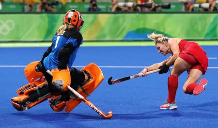 2016 Rio Olympics - Hockey - Final - Women's Gold Medal Match Netherlands v Britain - Olympic Hockey Centre - Rio de Janeiro, Brazil - 19/08/2016. Hollie Webb (GBR) of Britain (R) scores the deciding goal during the penalty shootout. REUTERS/Matthew Childs