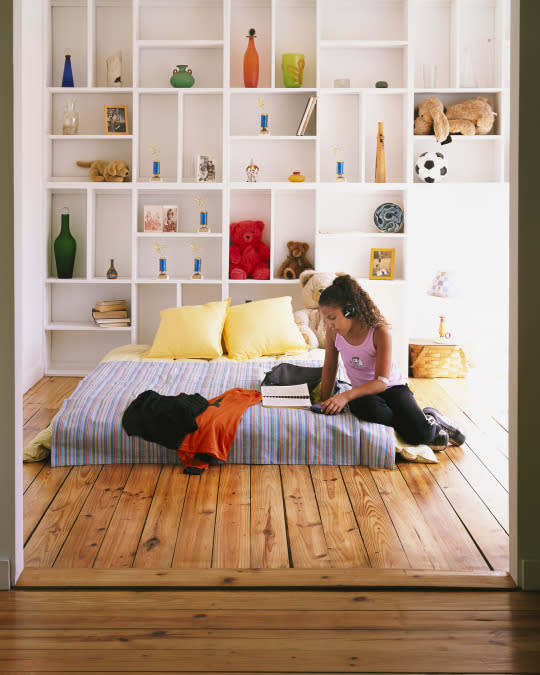 Girl’s room shelving