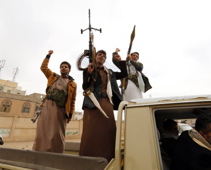 Houthi supporters shout slogans and brandish weapons during an anti-Saudi gathering to mobilize more fighters into several battlefronts, in Sana'a, Yemen on November 10, 2016. File Photo by Yahya Arhad/EPA