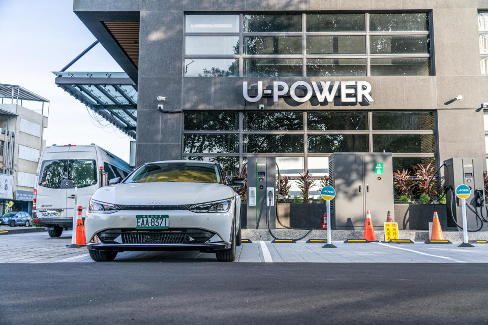 由東部往下的過程中，我們僅停靠 U-POWER 位於台東地區的高速充電站進行充能。