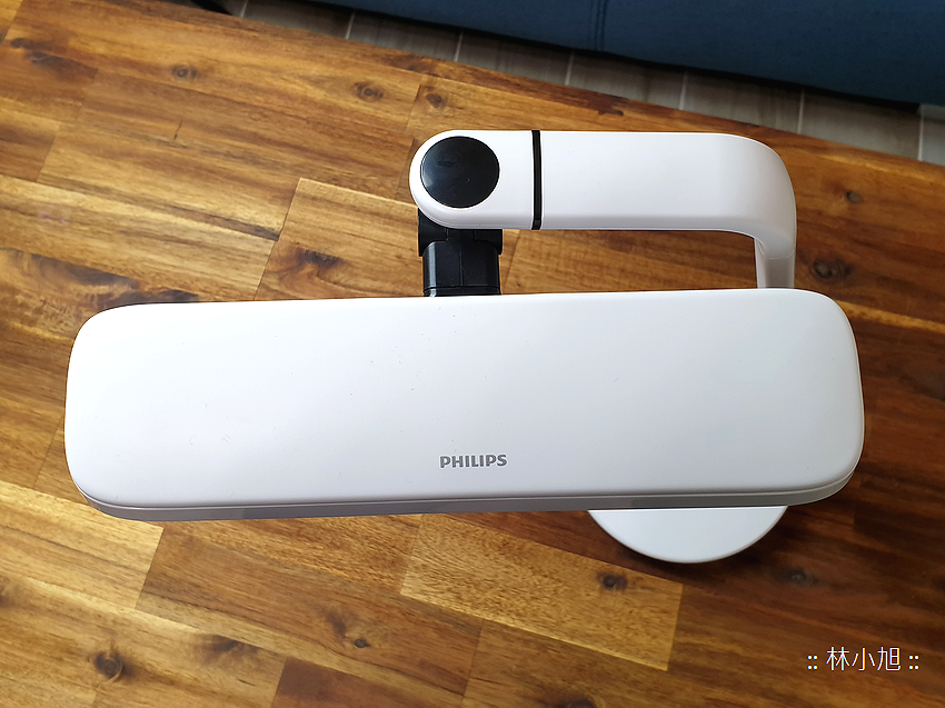 飛利浦 Philips Strider 軒揚舒視光技術 LED 護眼檯燈開箱 (ifans 林小旭) (17).png