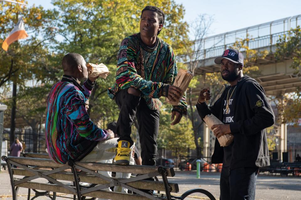 Aasap Rocky (Mitte) als Schauspieler im Netflix-Film "Monsters".