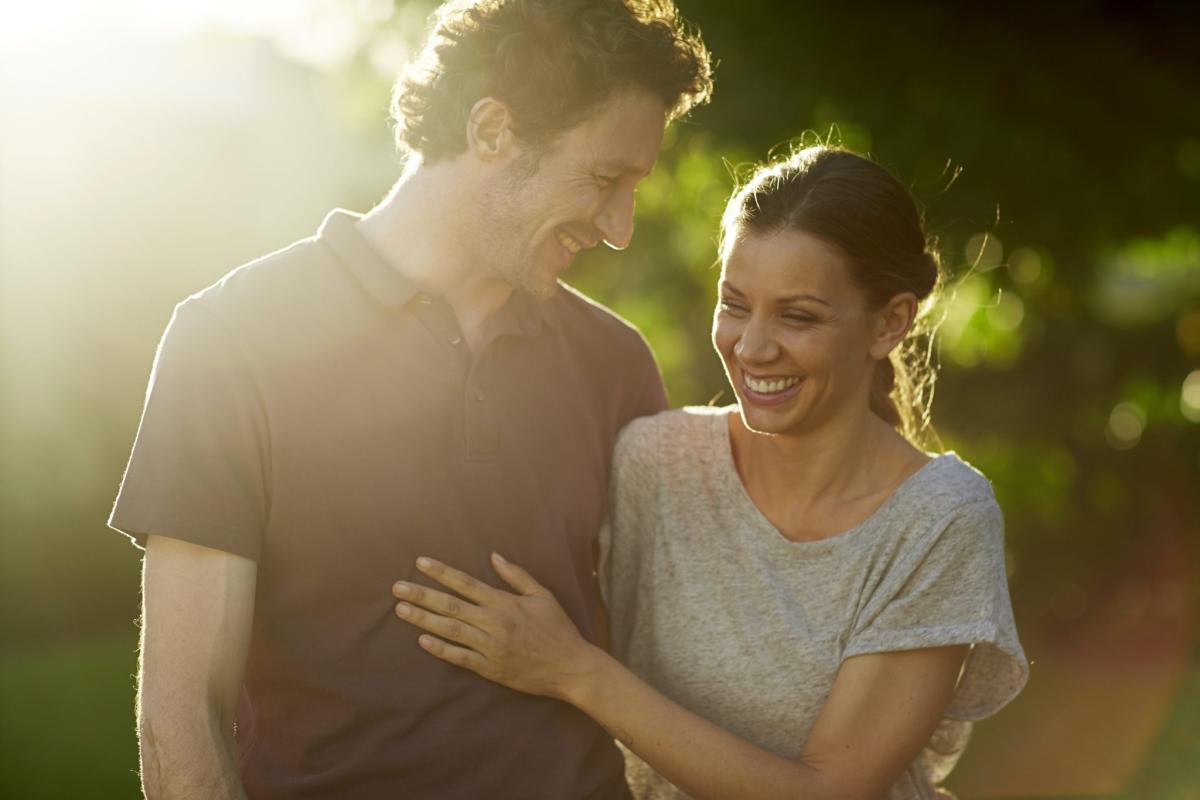 7 patterns of long-lasting relationships, according to a couples therapist