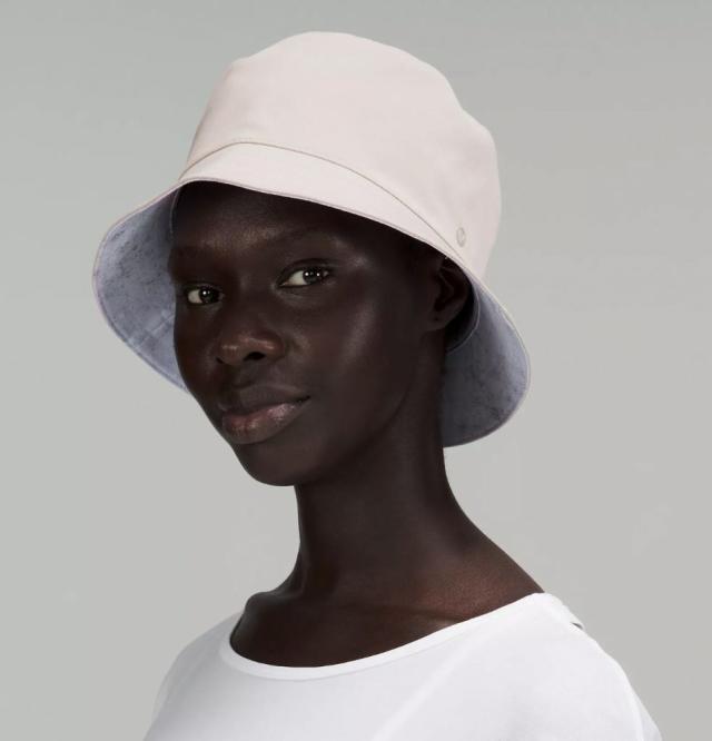 Here are 5 of the best bucket hats if you want to try out the '90s-inspired  summer trend