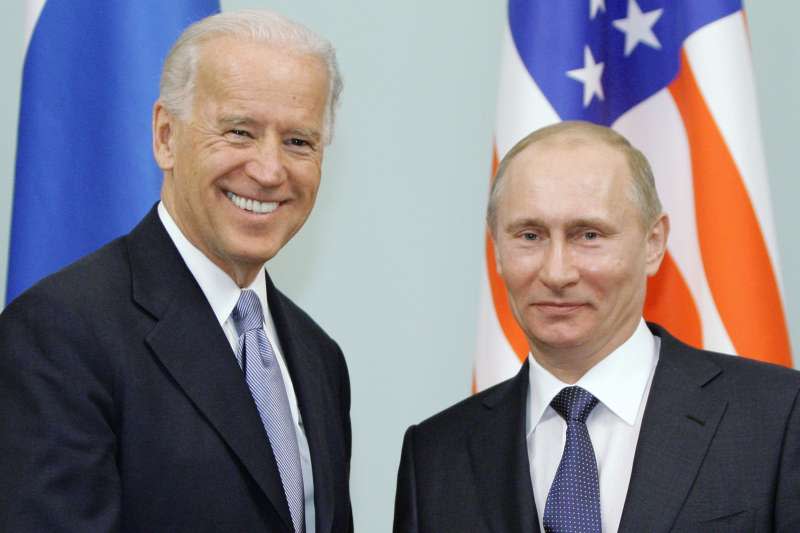 2011年3月10日，時任美國副總統拜登與俄羅斯總統普京會晤（AP）