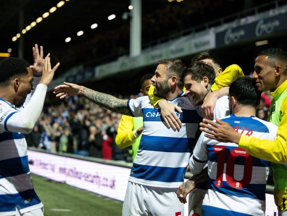 QPR schlug Leicesters Verfolger Leeds klar (IMAGO/Ian Tuttle/Shutterstock)