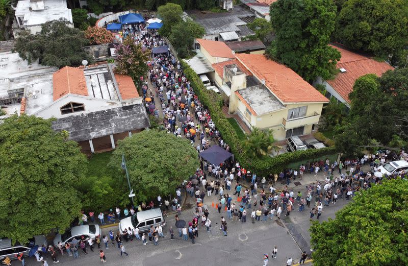 Venezuelans vote in opposition primary