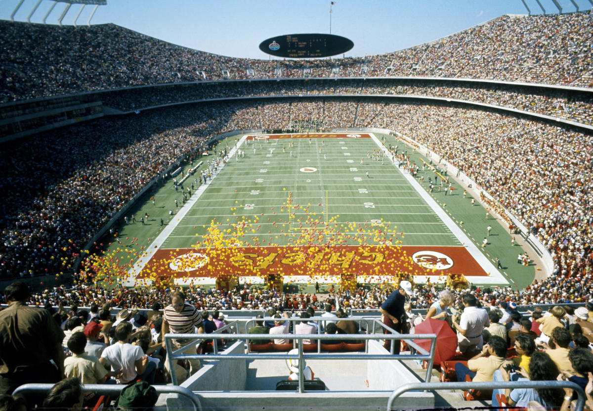 Here's what Chiefs' finished throwback midfield logo, end zone