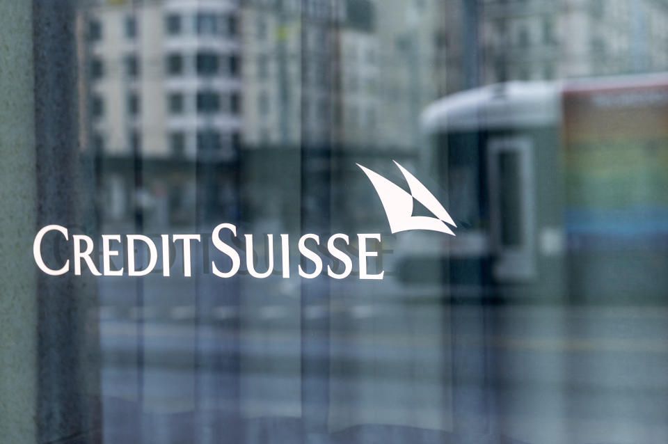 A képen egy logó látható a svájci genfi ​​Credit Suisse bankon 22. február 2023-én. REUTERS/Denis Balibouse/