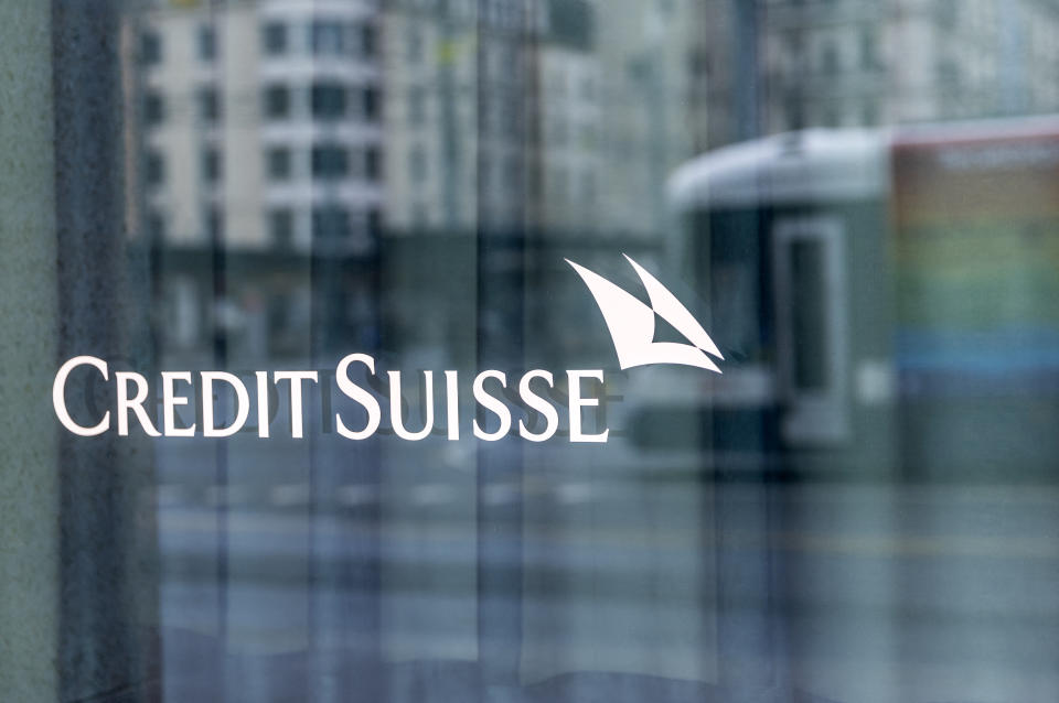 ლოგო გამოსახულია Credit Suisse ბანკზე ჟენევაში, შვეიცარია, 22 წლის 2023 თებერვალი. REUTERS/Denis Balibuse/