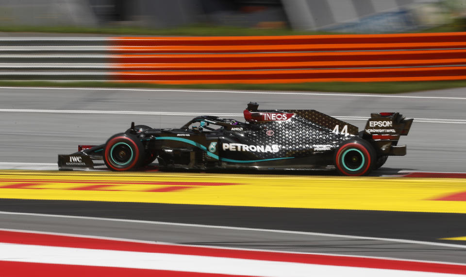 Lewis Hamilton de Mercedes durante el Gran Premio de Estiria en Spielberg, Austria, el domingo 12 de julio de 2020. (AP Foto/Darko Bandic, Pool)