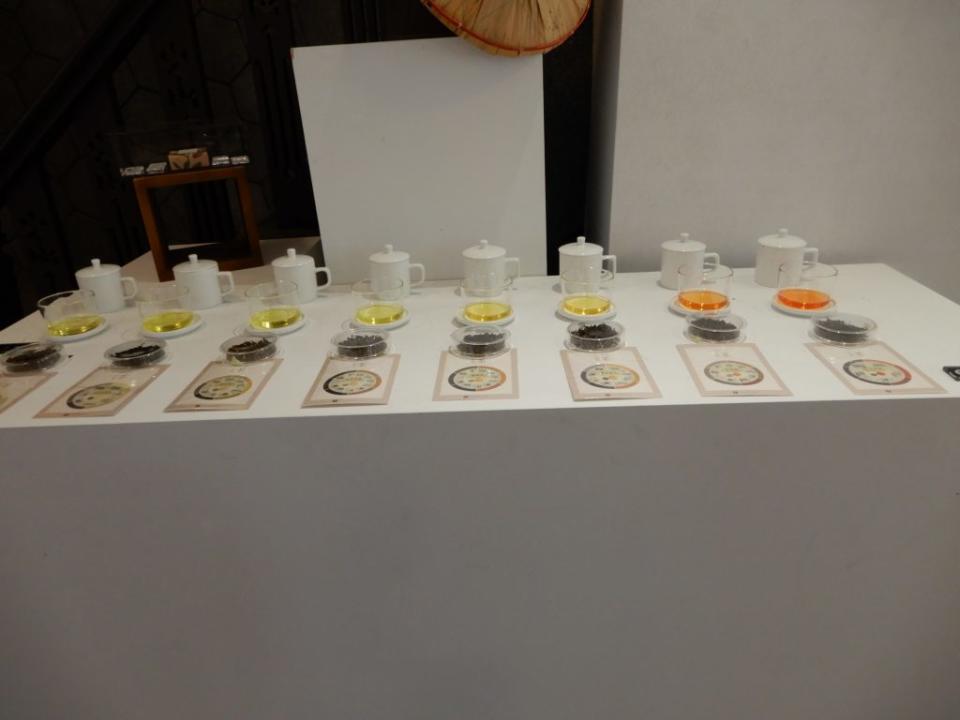 新芳春茶行如今為茶葉博物館，展出各式各樣的茶葉。 （記者林雪娟攝）