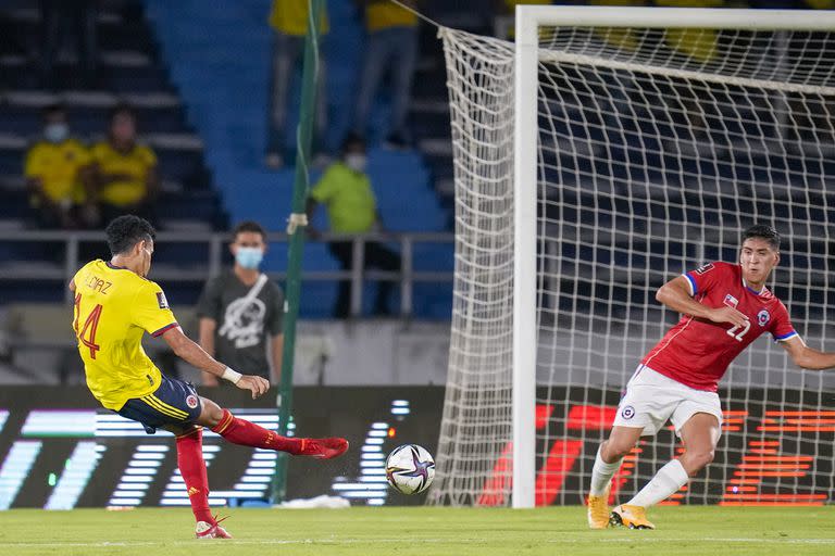 Luis Díaz anota el tercero de Colombia frente a Chile