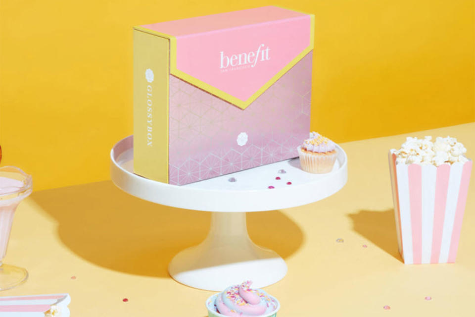 Die “Benefit Box Limited Edition 2020” enthält sechs Produkte für einen unschlagbaren Preis. (Bild: Glossybox.de)