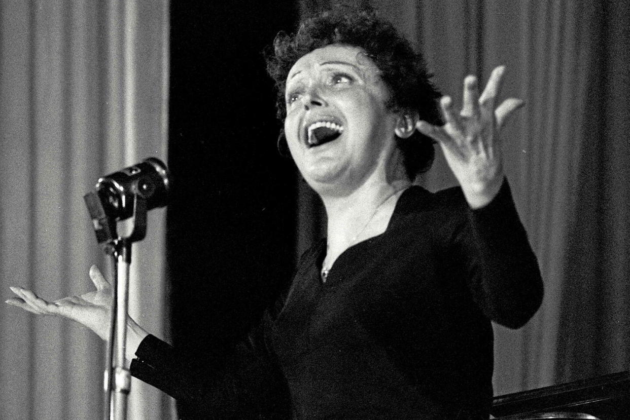 Édith Piaf lors d'un concert à Melun, en 1959.  - Credit:DALMAS/SIPA