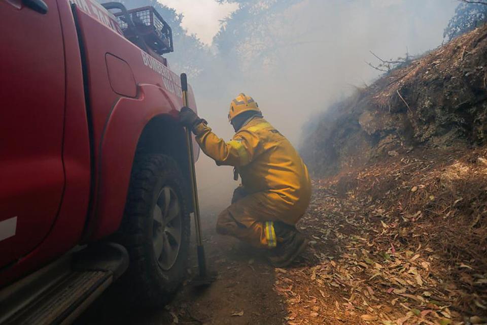 Comienza otro día difícil en Córdoba en la lucha contra el fuego: hace calor y hay viento norte