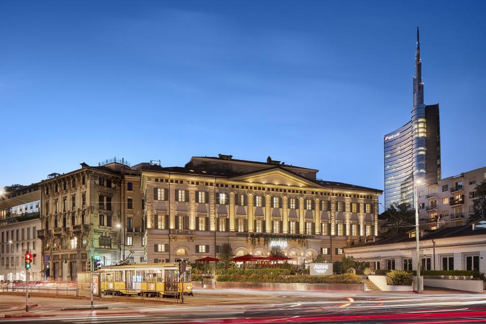 avani_palazzo_moscova_milan_hotel_facade_overview_street-4175x2783