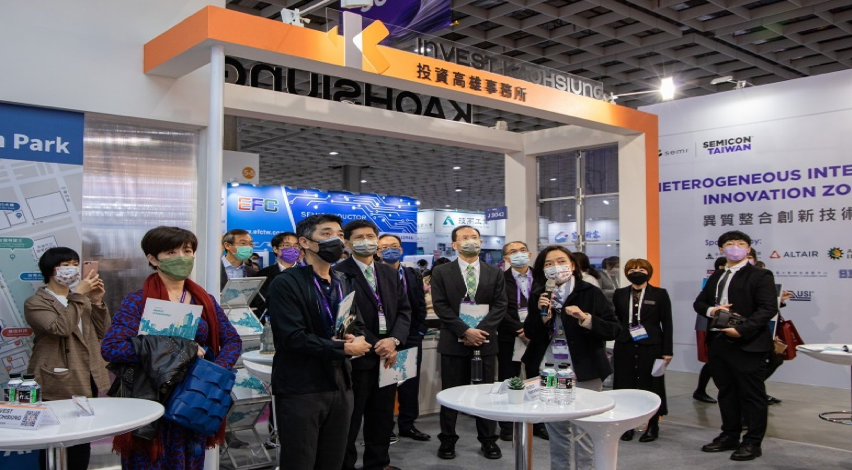 The representatives of TSMC、SOLAR Corp.、Merck KGaA, Marketech International Corp. and the committee members of Taiwan Semiconductor Industry Association visited the Invest Kaohsiung Pavilion.