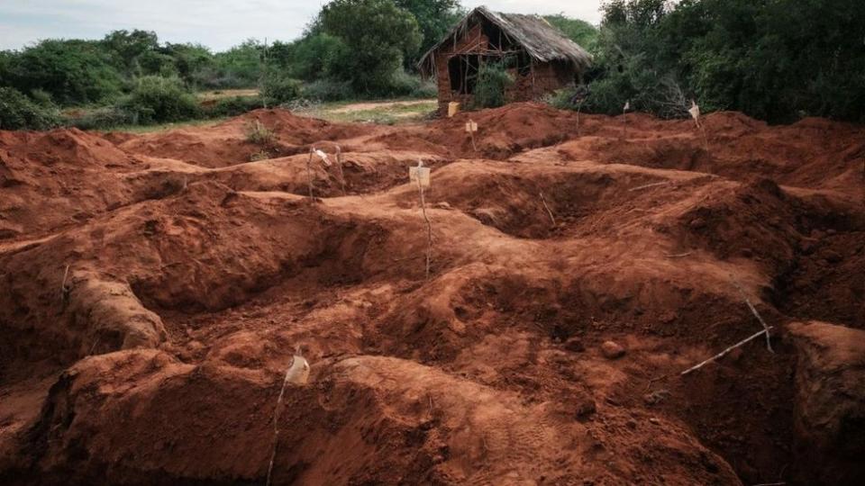 Las fosas comunes descubiertas el bosque de Shakahola