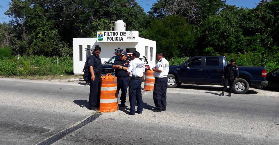 Policías de Tulum en operativo local