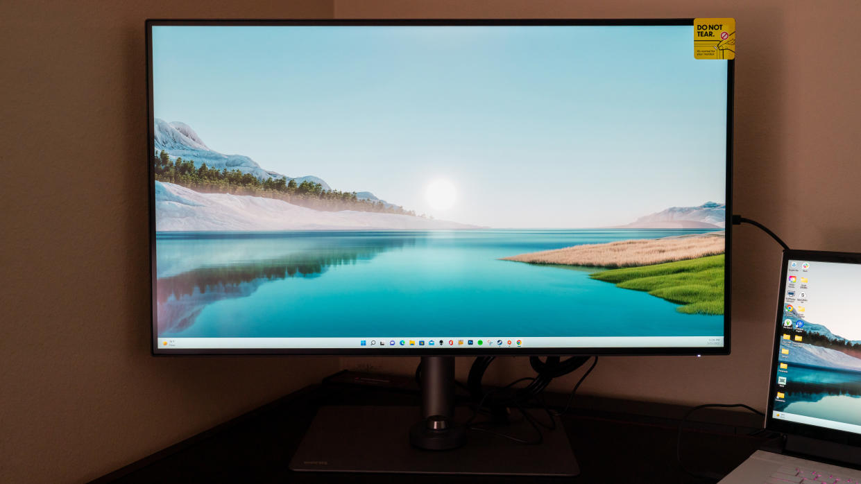  BenQ PD3220U monitor. 