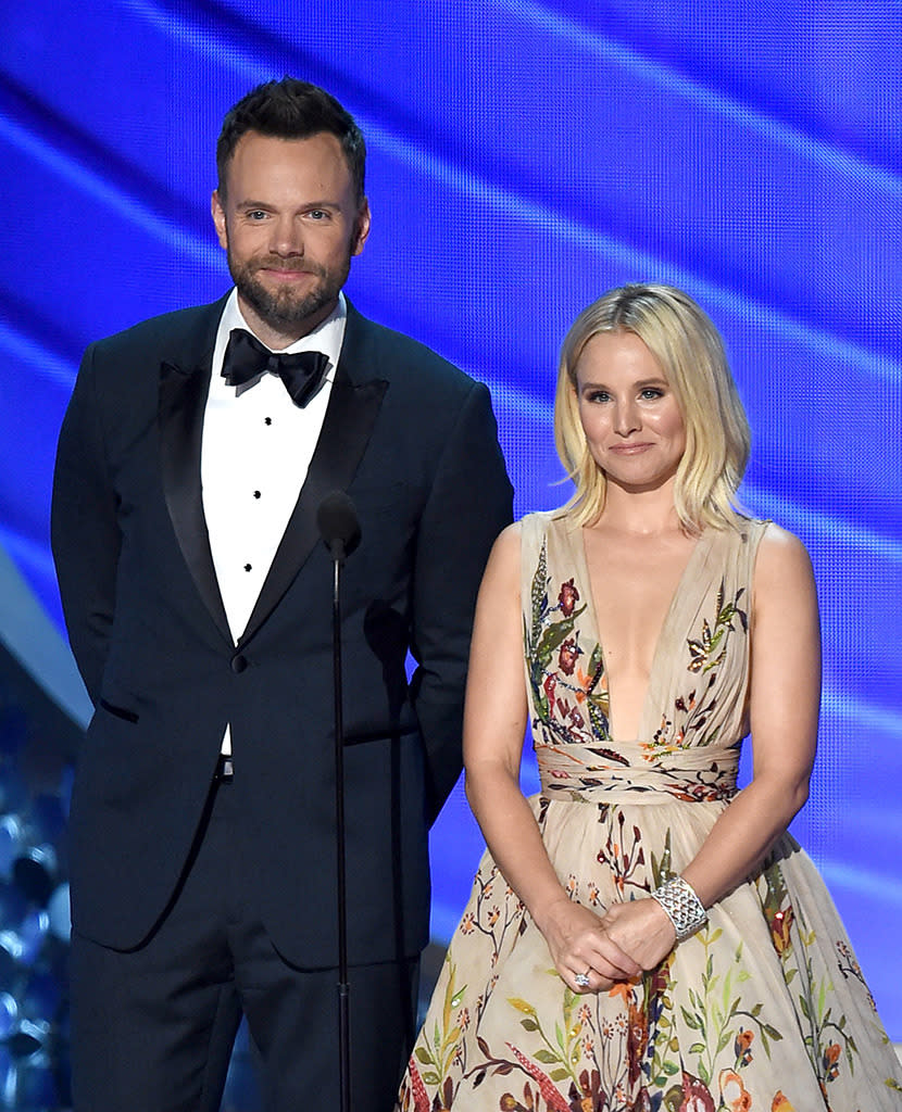 Joel McHale and Kristen Bell