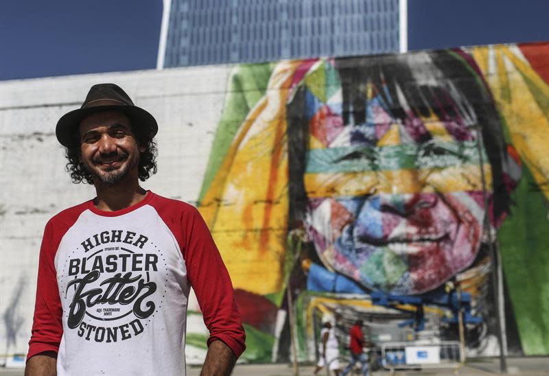 El grafitero, con enormes murales en Sao Paulo en los que inmortalizó personajes como el piloto Ayrton Senna o el arquitecto Oscar Niemeyer, dice que el nuevo mural es el mayor proyecto de su carrera y que puede tratarse de la mayor pintura de grafiti en el mundo, lo que le garantiza un récord antes de los Olímpicos. Texto y foto: EFE